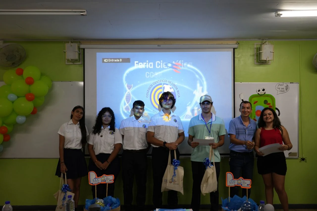 Meeting at Colegio Científico de Puntarenas.
